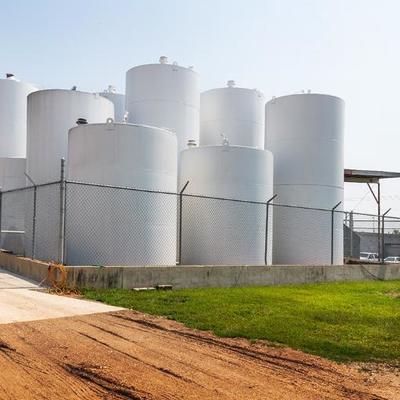 خزان تخزين عمودي للنفط الخام / وقود الديزل / زيت الوقود الثقيل الصناعي 300 متر مكعب - 10000 متر مكعب